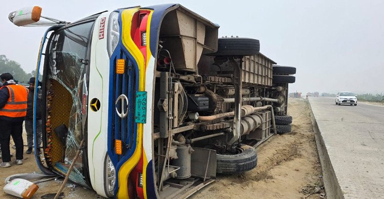 ঘনকুয়াশা ও বেপরোয়া গতিতে ঢাকা-টাঙ্গাইল মহাসড়কে ৪টি দুর্ঘটনা